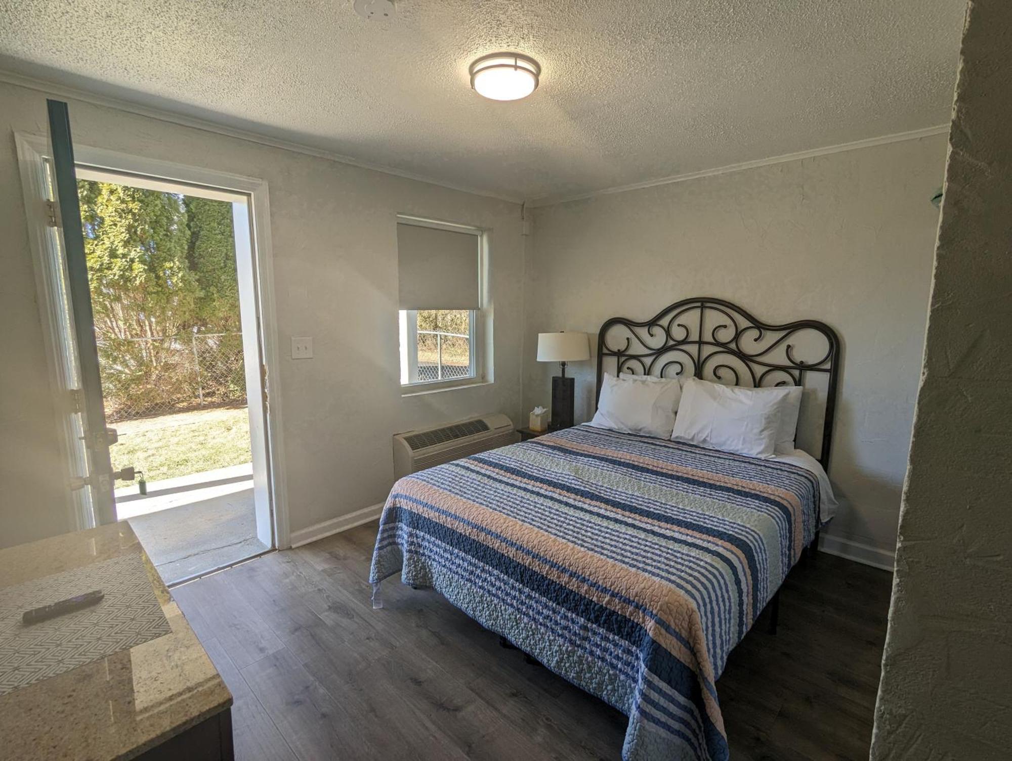 Riverboat Inn & Suites 매디슨 외부 사진